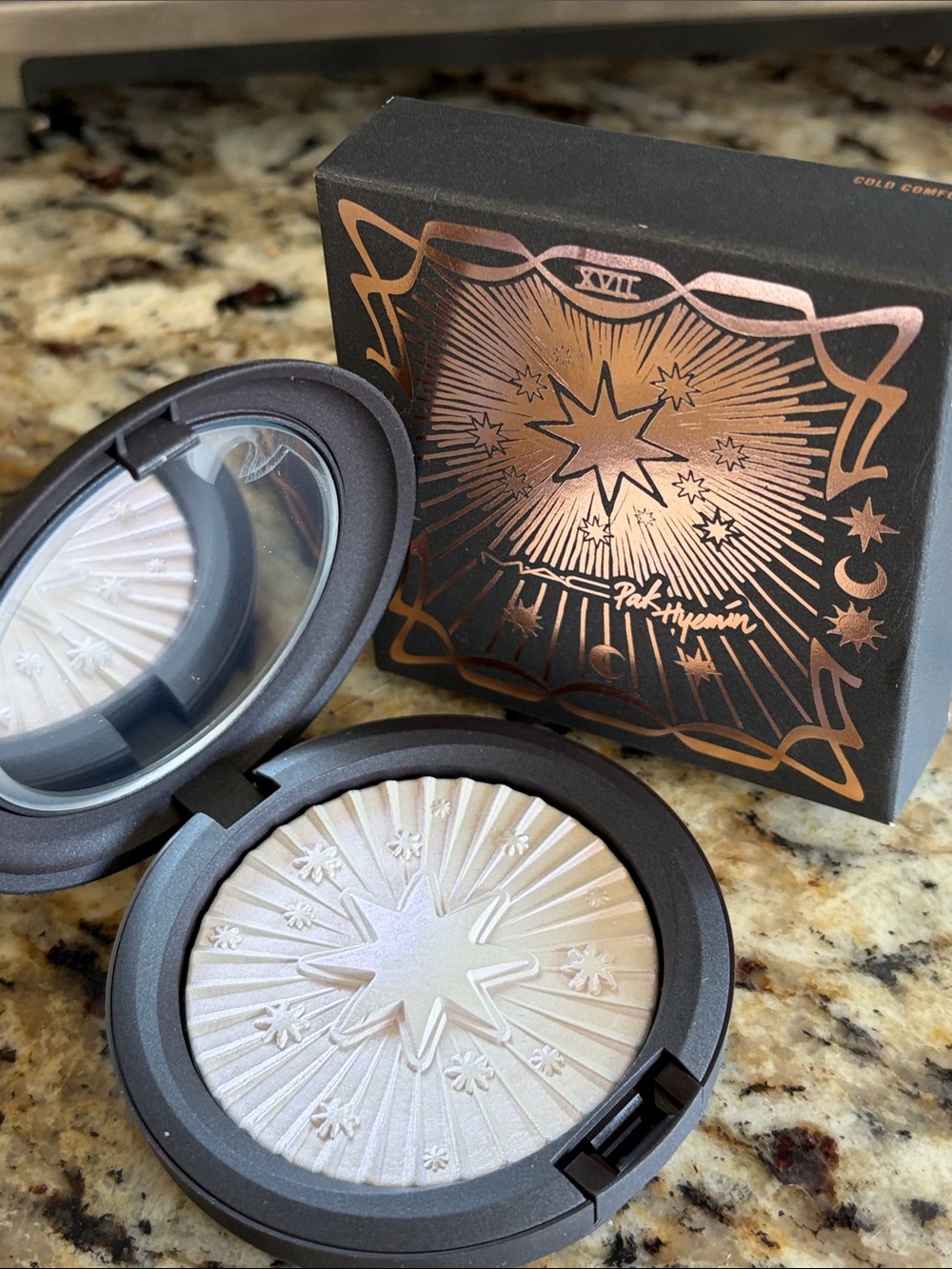 💕⚡️Mac x Pony Park Cold Comfort Extra Dimension Highlighter